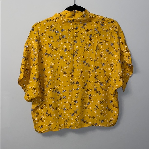 Dynamite Floral Blouse - Picture 2 of 5
